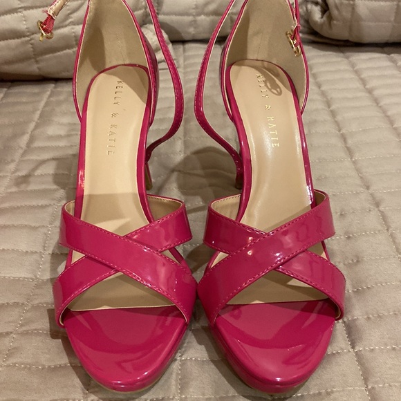 Kelly & Katie pink synthetic sandal. - Picture 6 of 16